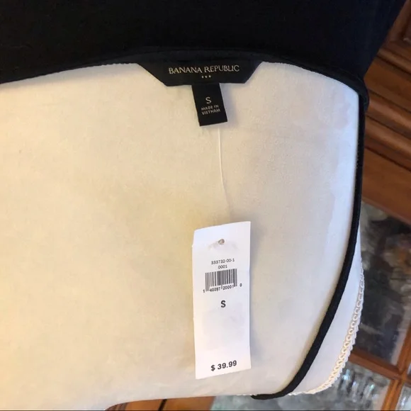 NWT Banana Republic Black Asymmetrical Top Size Small - Picture 5 of 6